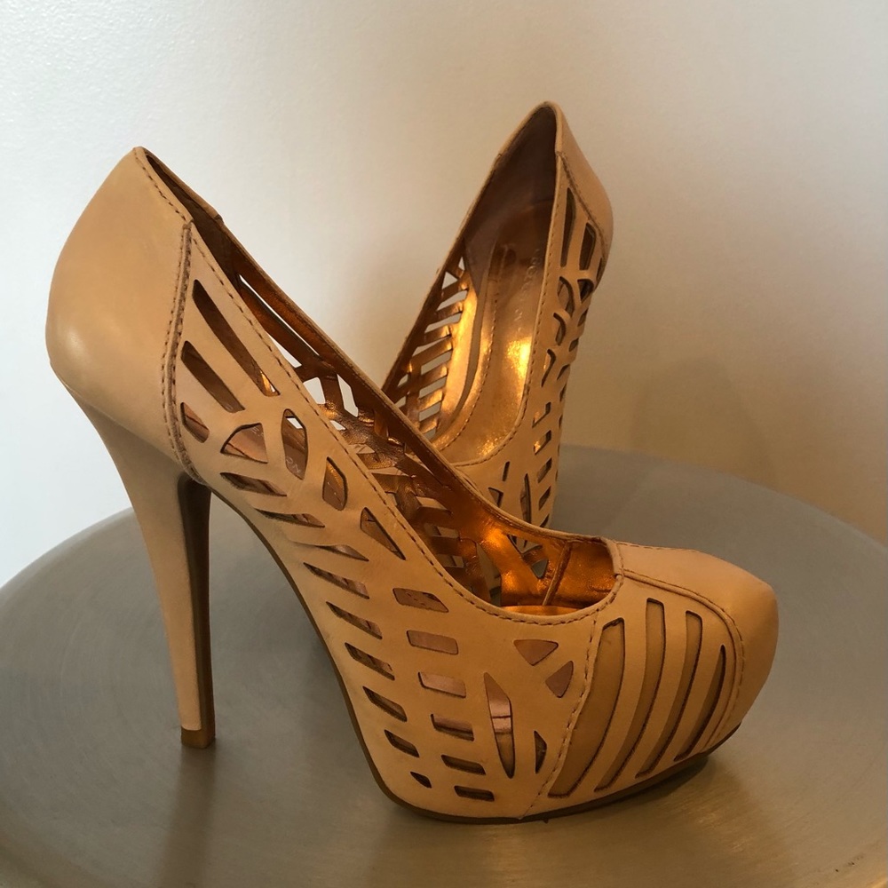 💋BCBG Generation Nude Cutout Leather Platforms sz 7